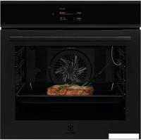 Электрический духовой шкаф Electrolux EOE9P3XT