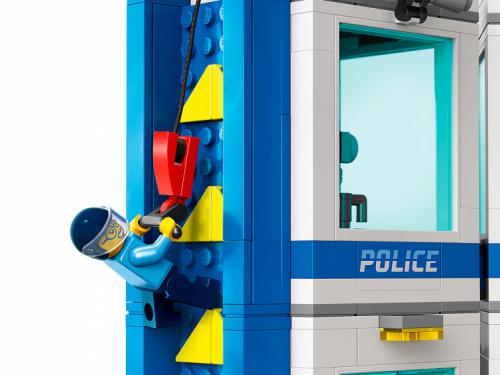 Конструктор Lego City Полицейская тренировочная академия 823 дет. 60372. Фото 3 в описании