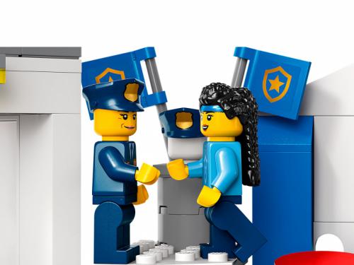 Конструктор Lego City Полицейская тренировочная академия 823 дет. 60372. Фото 9 в описании