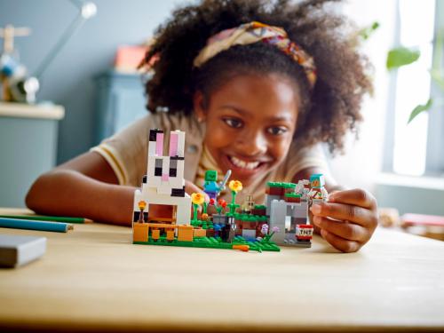 Конструктор Lego Minecraft Кроличье ранчо. 340 дет. 21181. Фото 4 в описании